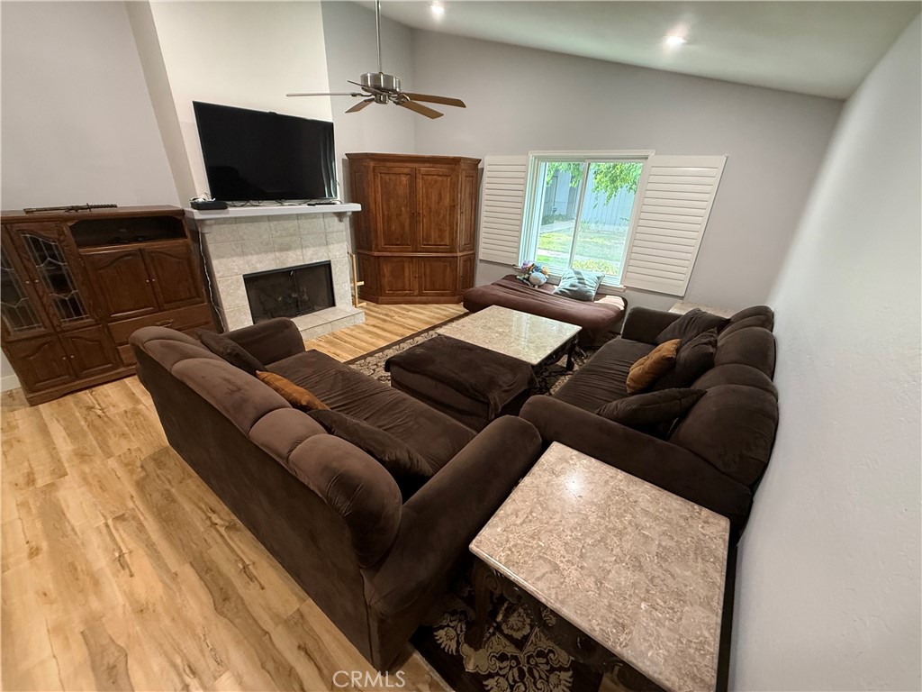 1854 Cougar Ln, Clovis, CA 93611