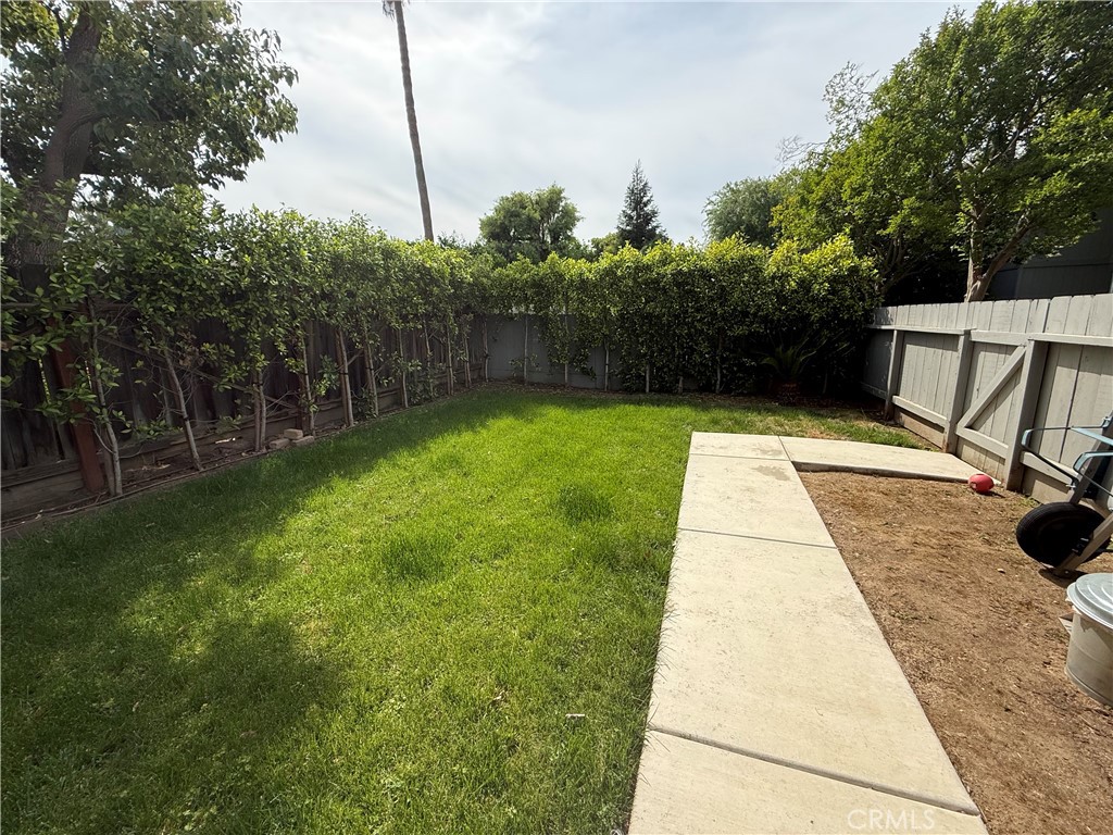 1854 Cougar Ln, Clovis, CA 93611