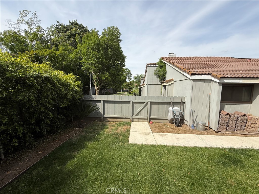 1854 Cougar Ln, Clovis, CA 93611