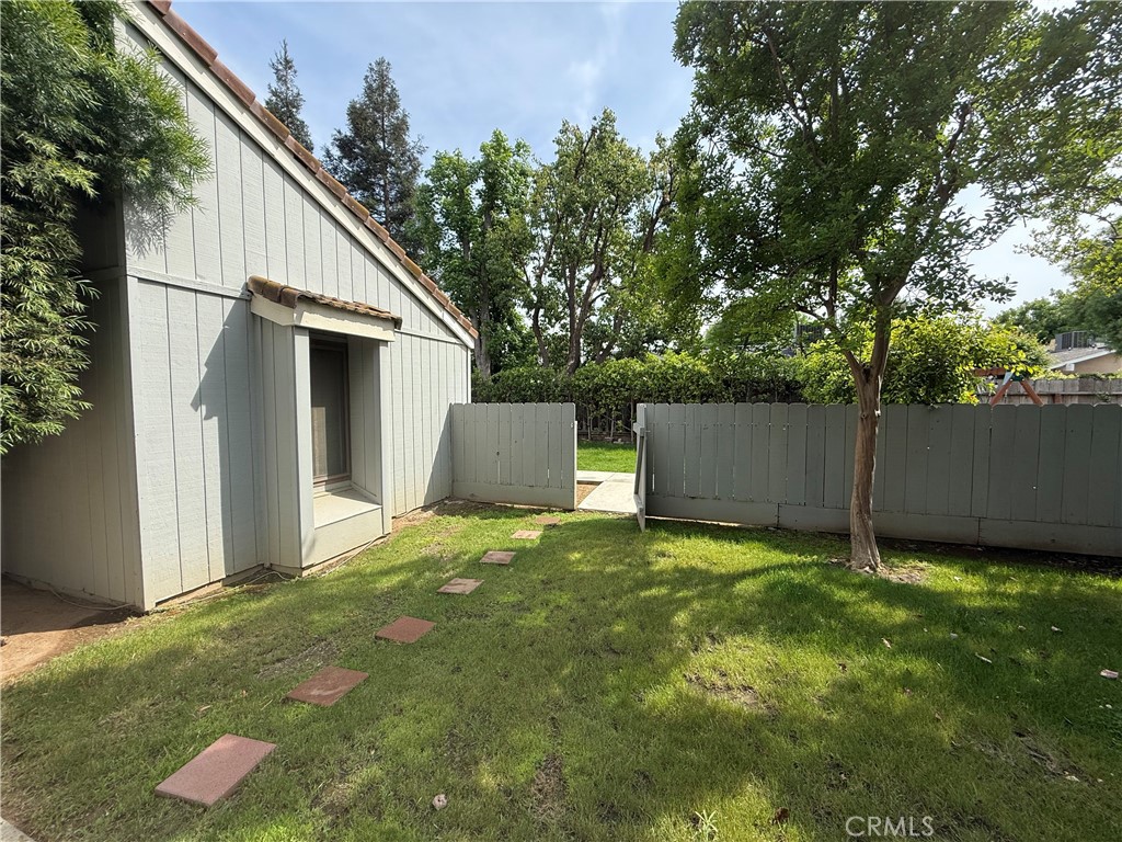 1854 Cougar Ln, Clovis, CA 93611