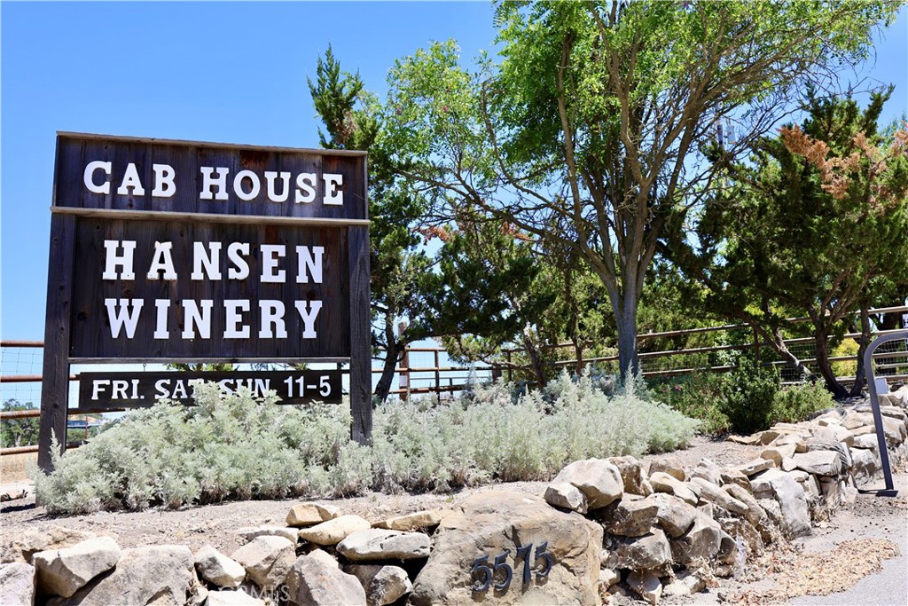 5575 El Pomar Dr, Templeton, CA 93465