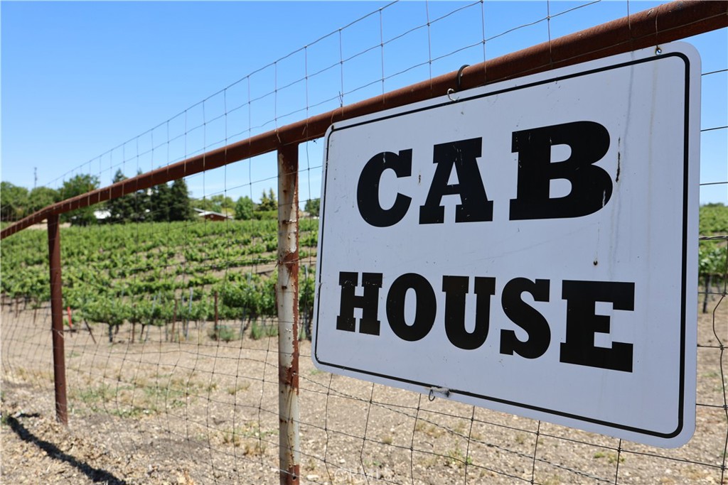 5575 El Pomar Dr, Templeton, CA 93465