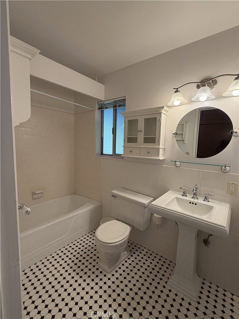 1072 E Worth, Porterville, CA 93257