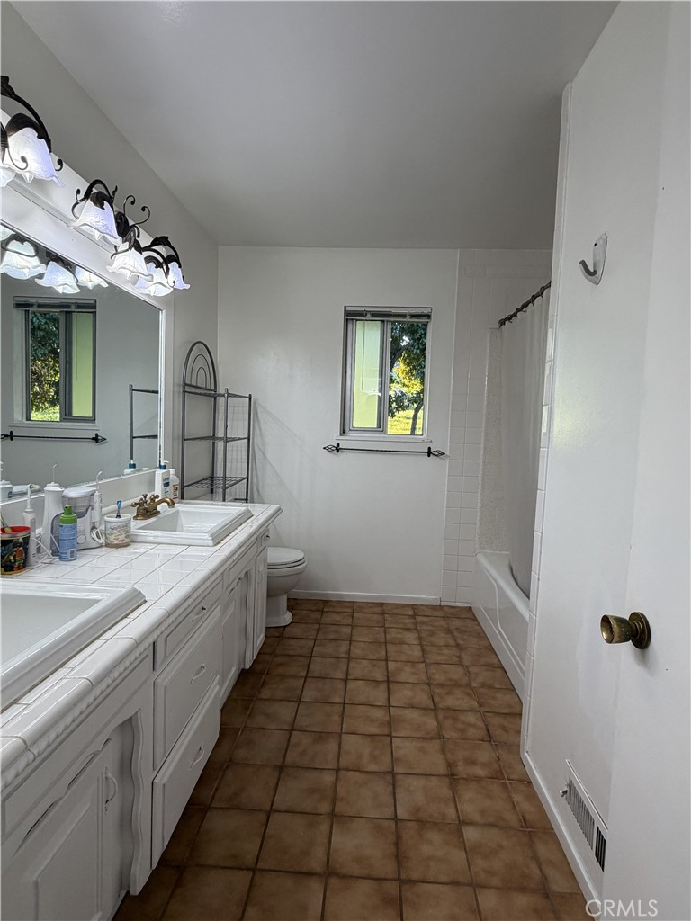 1072 E Worth, Porterville, CA 93257