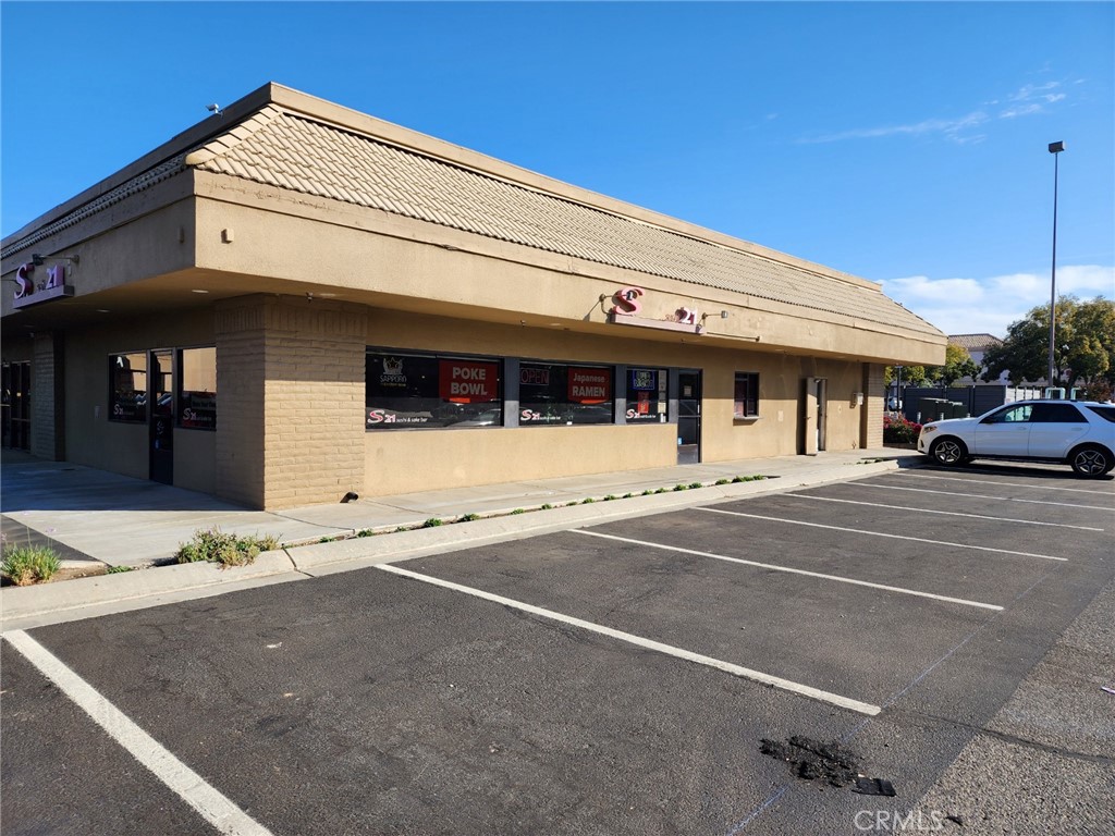 5754 N 1st St, Fresno, CA 93710