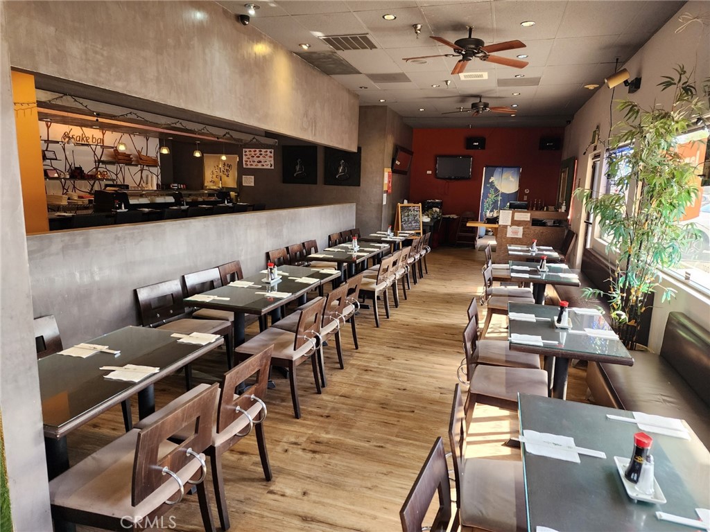 5754 N 1st St, Fresno, CA 93710