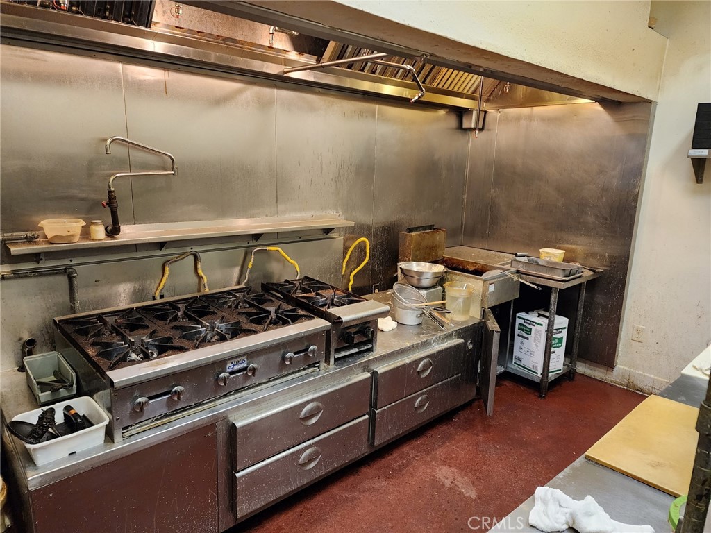 5754 N 1st St, Fresno, CA 93710