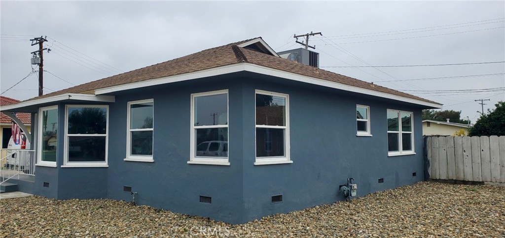 1483 E Bardsley Ave, Tulare, CA 93274