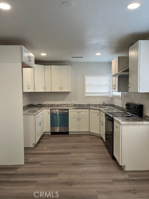 1483 E Bardsley Ave, Tulare, CA 93274