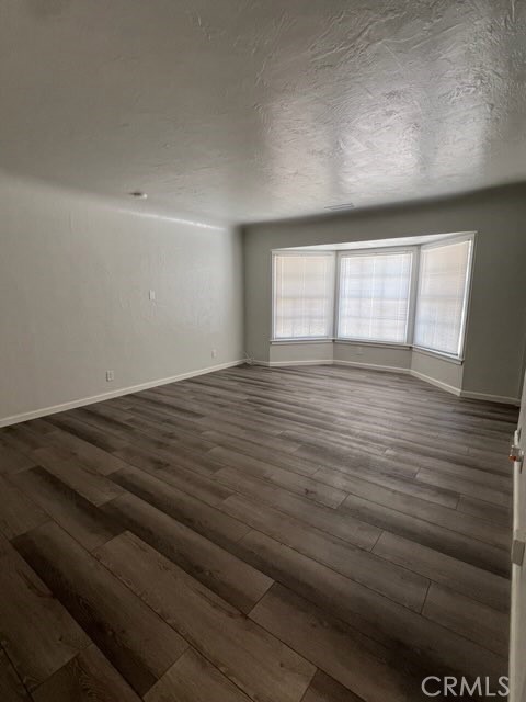 1483 E Bardsley Ave, Tulare, CA 93274