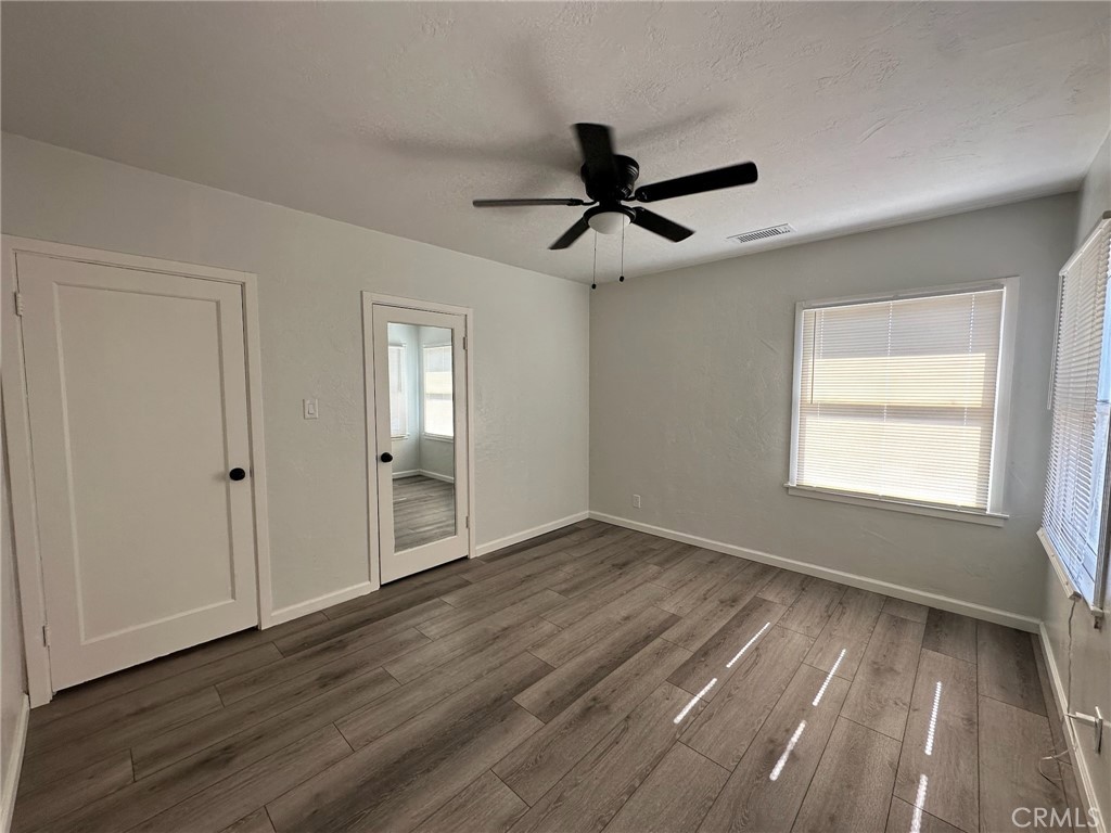 1483 E Bardsley Ave, Tulare, CA 93274