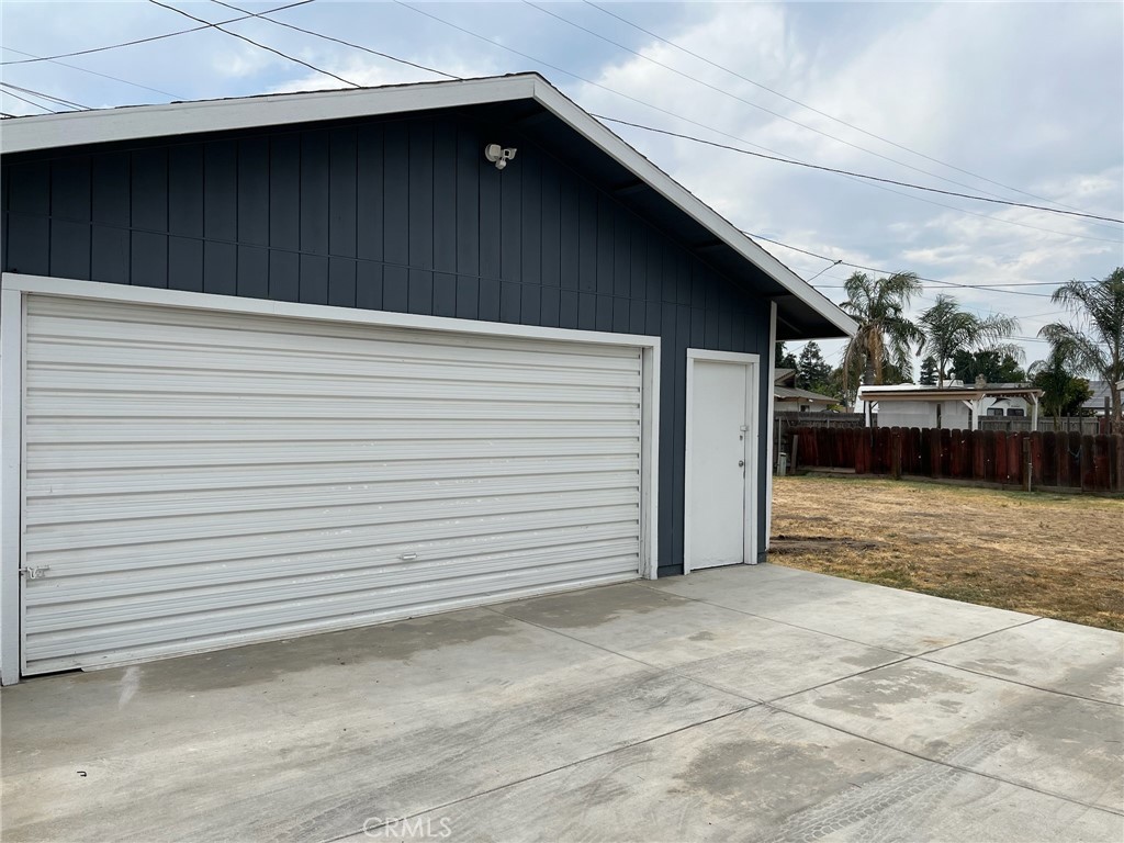1483 E Bardsley Ave, Tulare, CA 93274