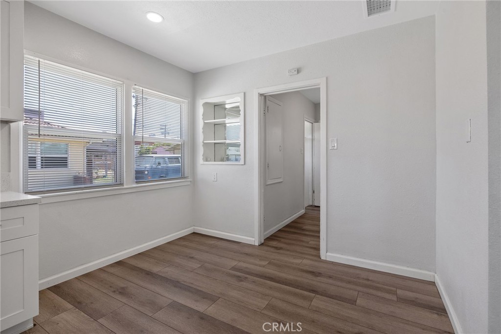 1483 E Bardsley Ave, Tulare, CA 93274