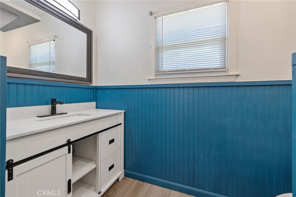 1483 E Bardsley Ave, Tulare, CA 93274