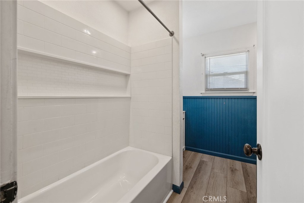 1483 E Bardsley Ave, Tulare, CA 93274