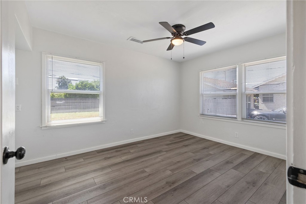 1483 E Bardsley Ave, Tulare, CA 93274