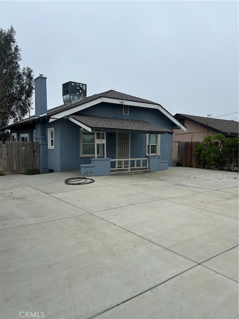 1141 W San Joaquin Ave, Tulare, CA 93274