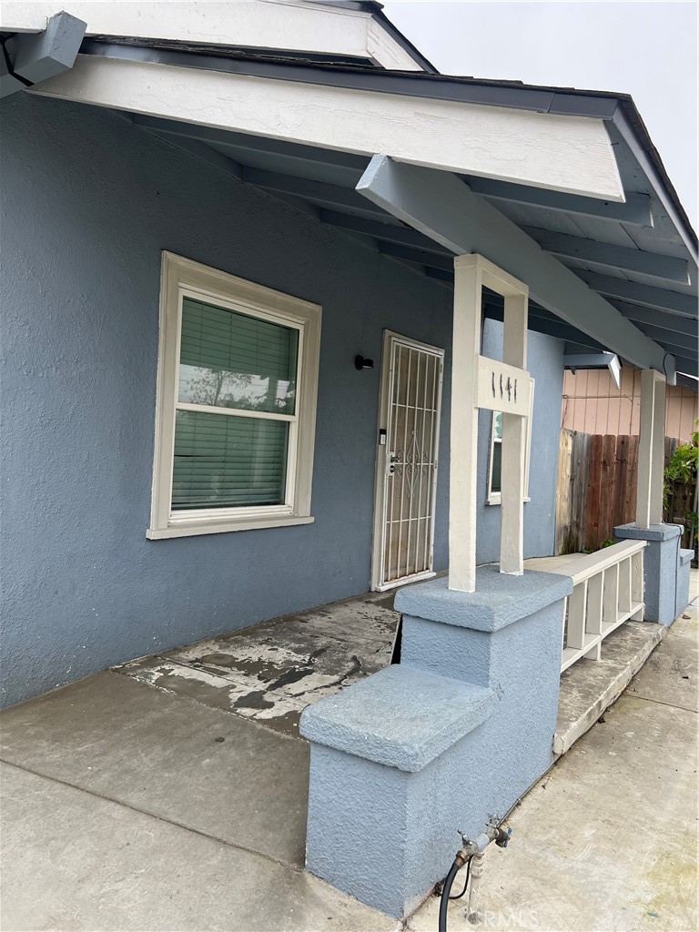 1141 W San Joaquin Ave, Tulare, CA 93274