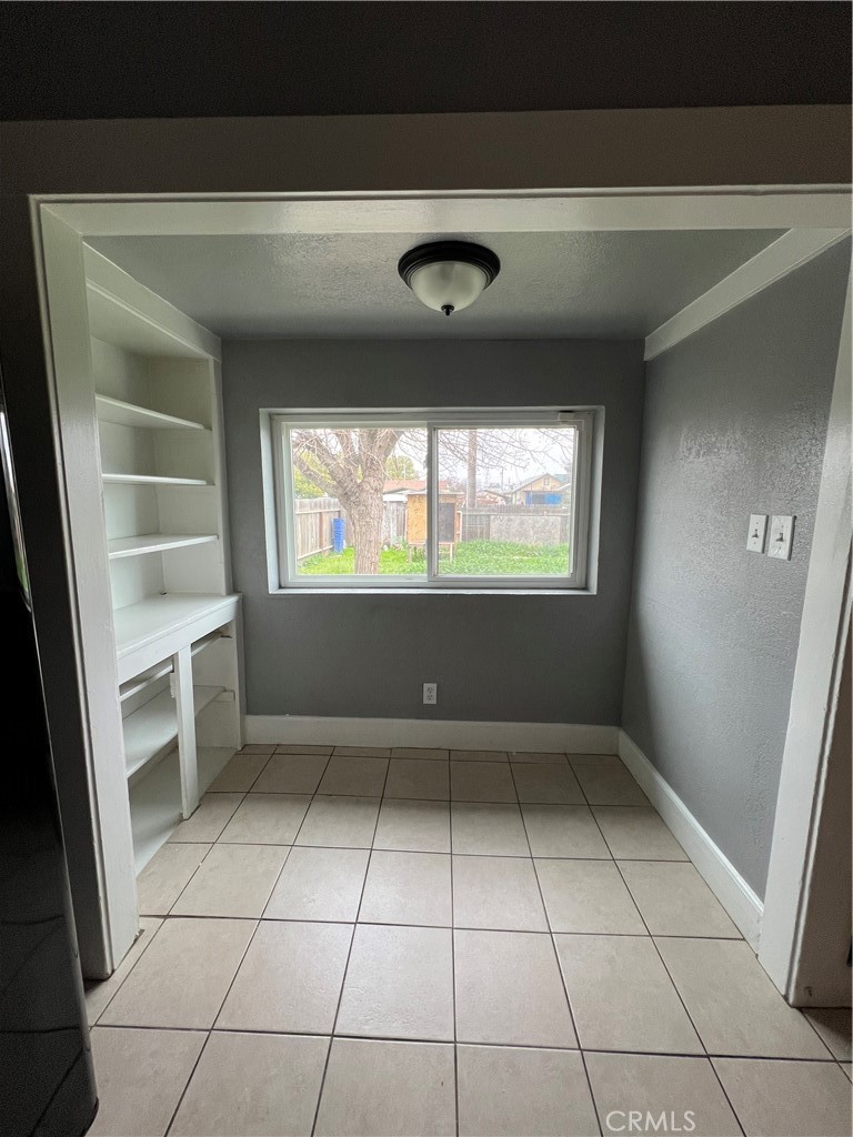 1141 W San Joaquin Ave, Tulare, CA 93274