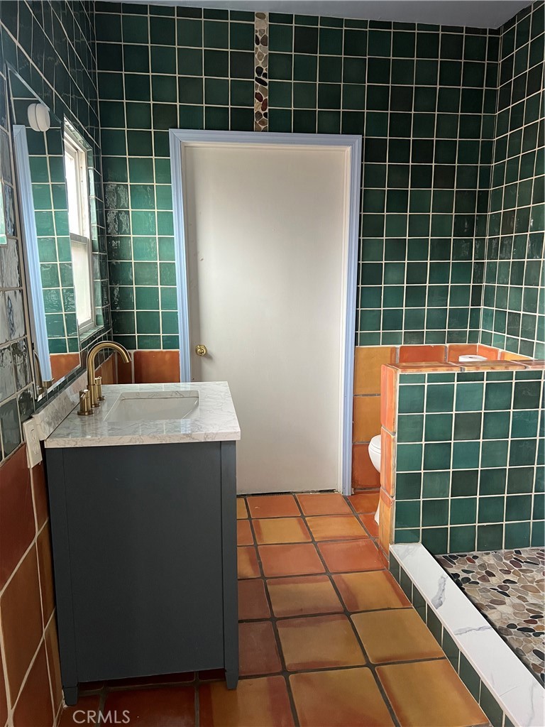 1141 W San Joaquin Ave, Tulare, CA 93274