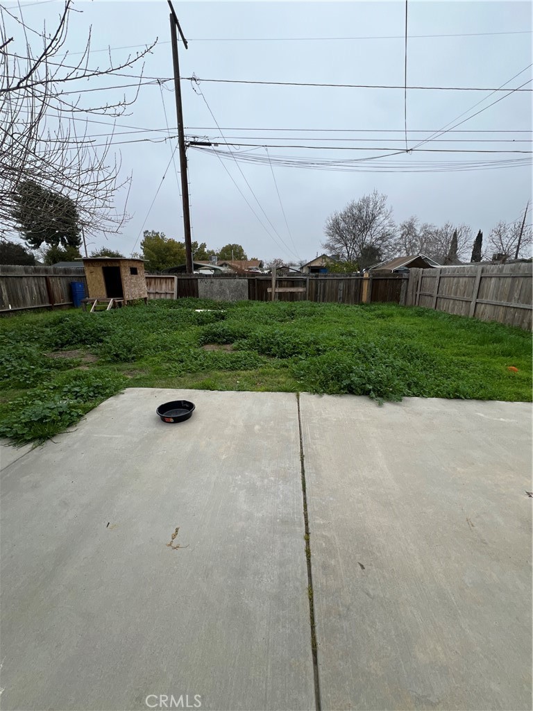 1141 W San Joaquin Ave, Tulare, CA 93274