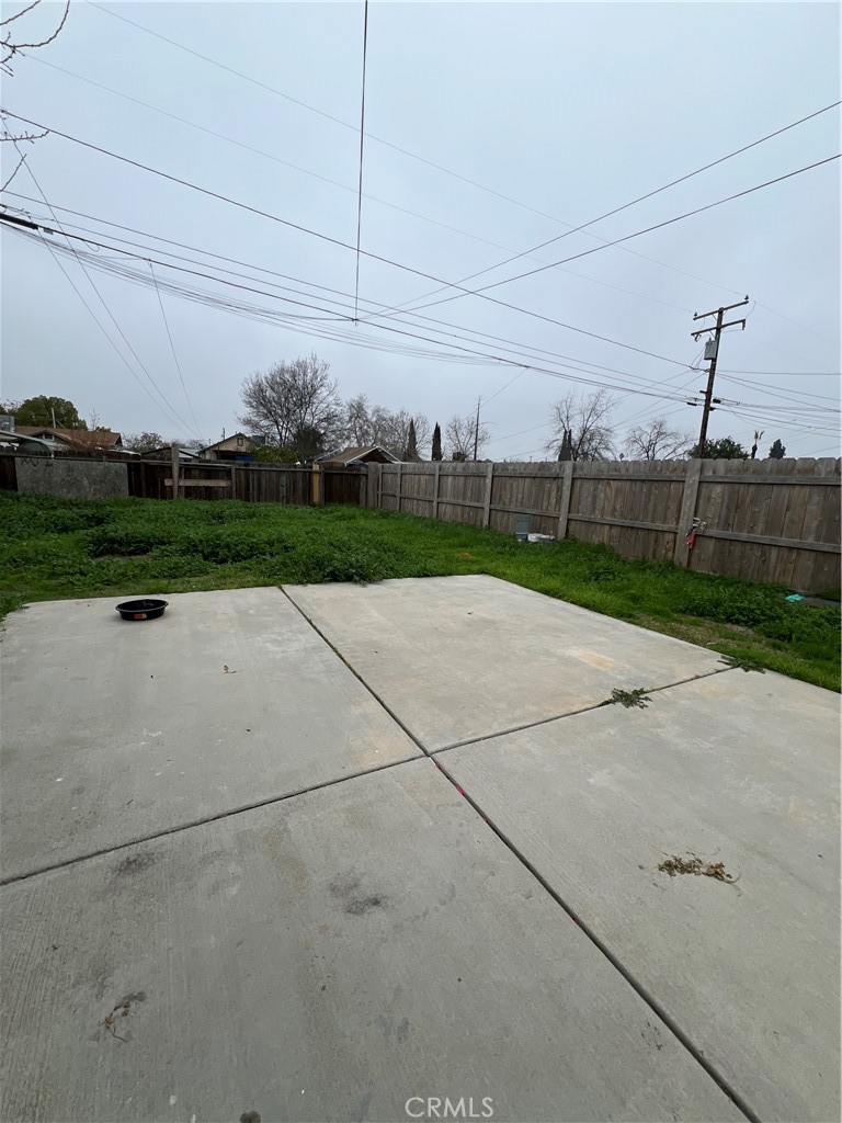 1141 W San Joaquin Ave, Tulare, CA 93274