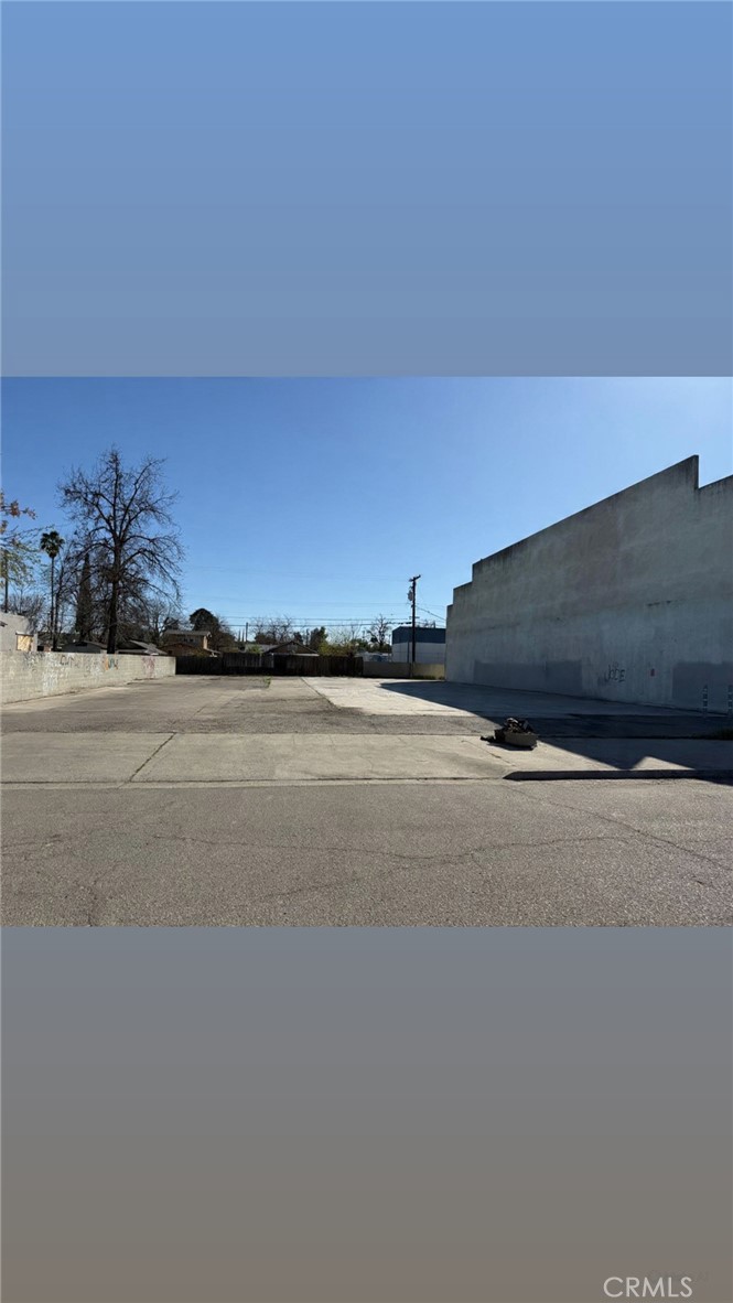 2040 E Tyler Ave, Fresno, CA 93701