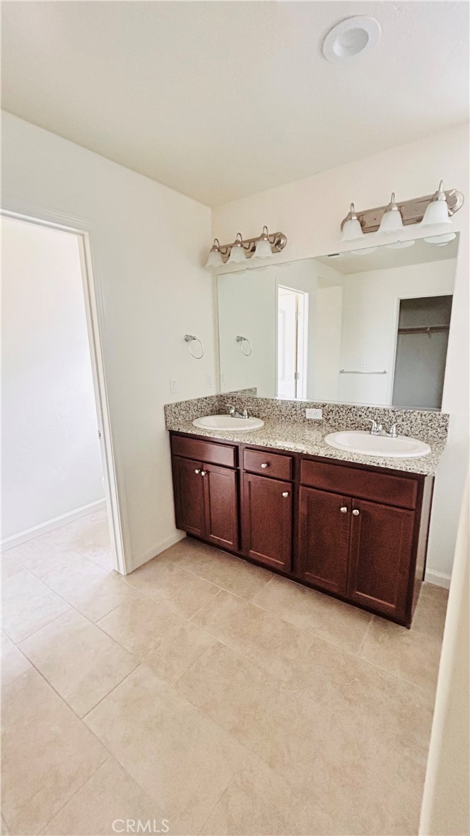 2035 W Chianti Way, Hanford, CA 93230