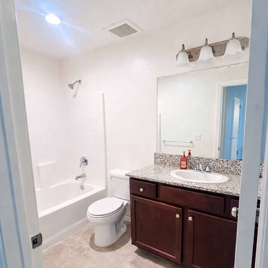 2035 W Chianti Way, Hanford, CA 93230