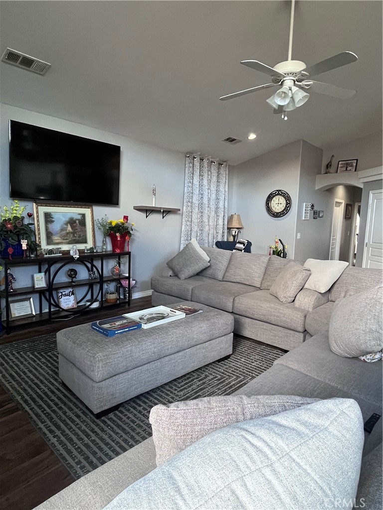 1344 E Parkview Ct, Visalia, CA 93292