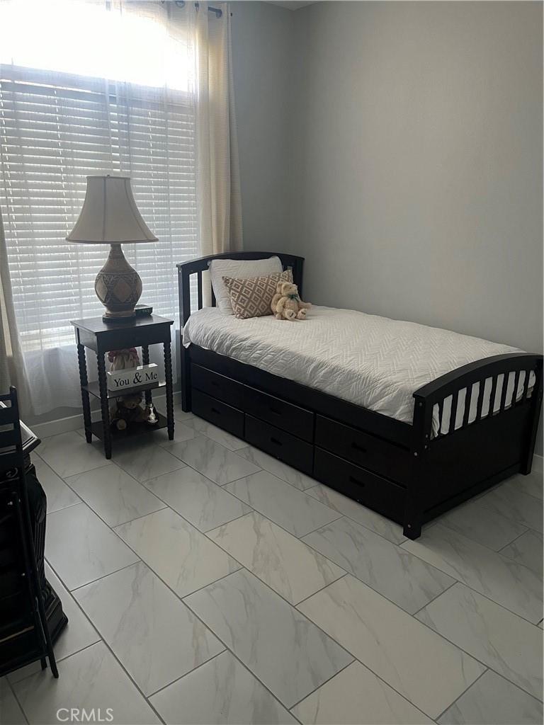 1344 E Parkview Ct, Visalia, CA 93292