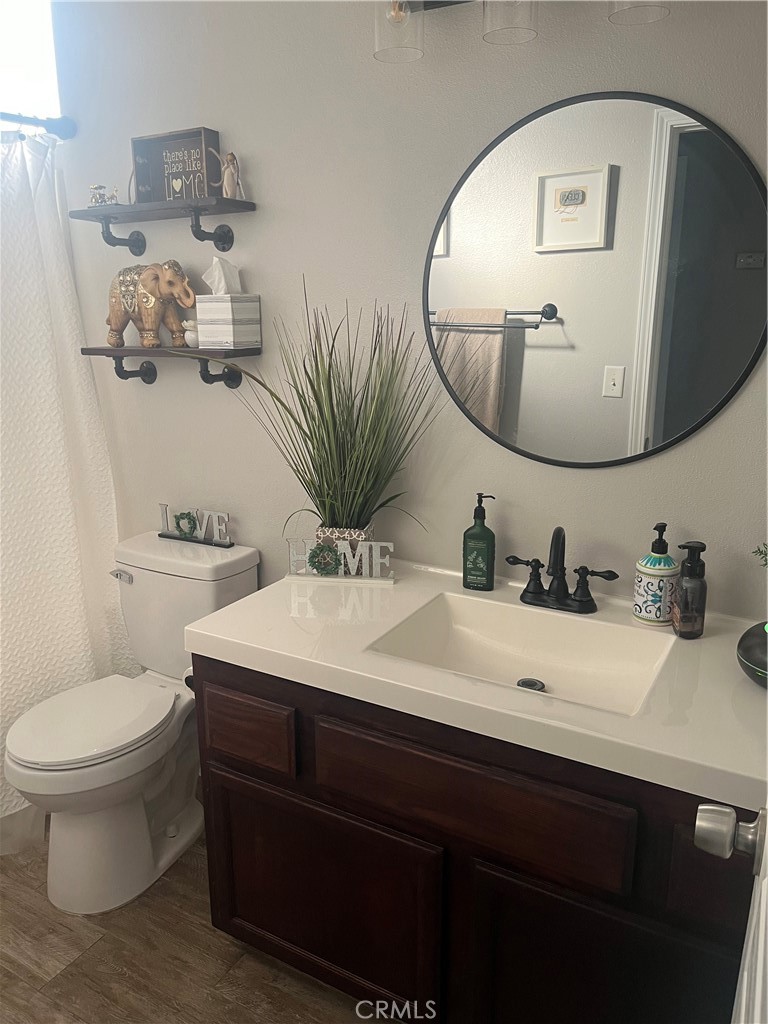 1344 E Parkview Ct, Visalia, CA 93292