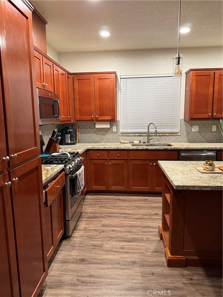 1574 Hearthsong Dr, Manteca, CA 95337