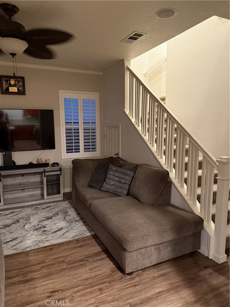 1574 Hearthsong Dr, Manteca, CA 95337