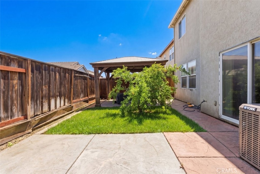 1574 Hearthsong Dr, Manteca, CA 95337