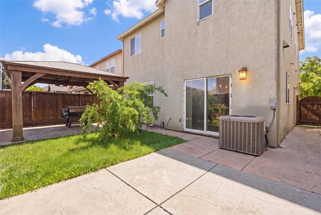 1574 Hearthsong Dr, Manteca, CA 95337