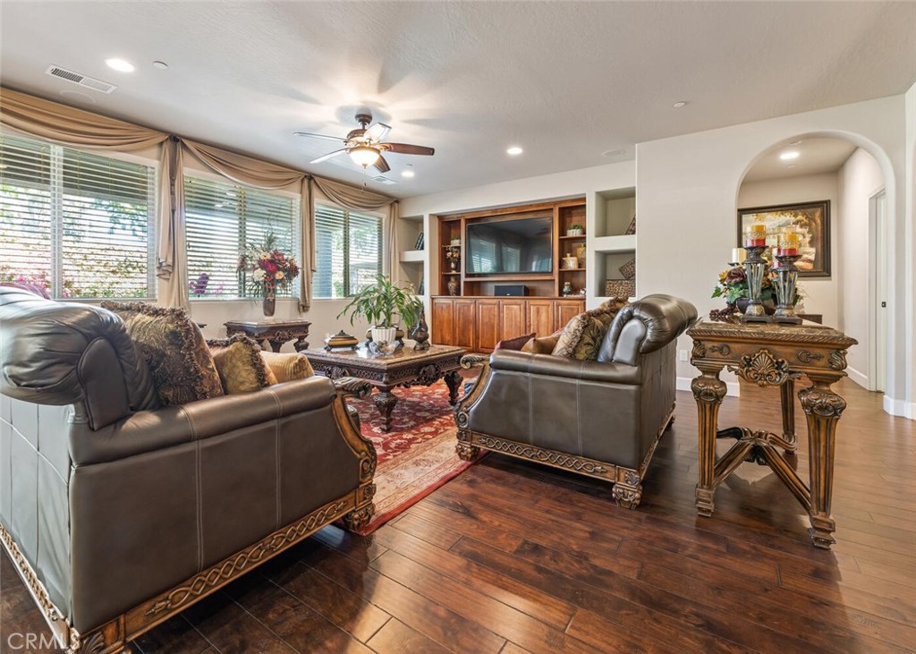 4014 E Harter Ct, Visalia, CA 93292