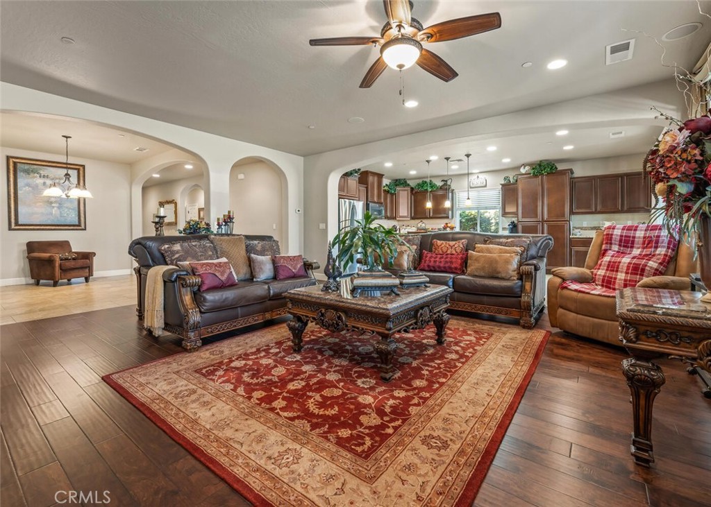 4014 E Harter Ct, Visalia, CA 93292
