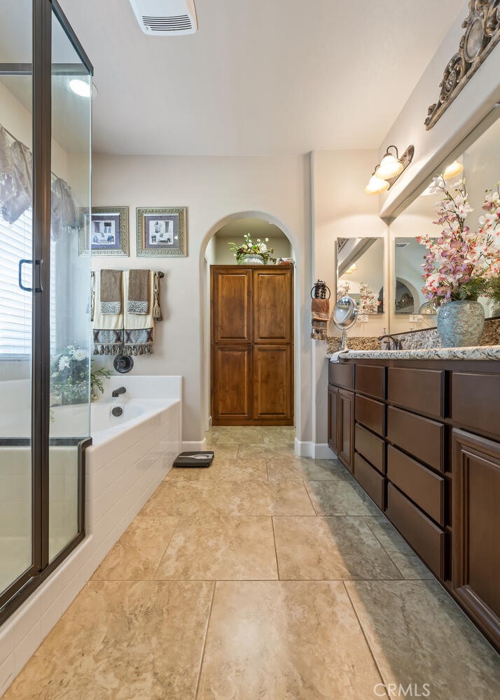 4014 E Harter Ct, Visalia, CA 93292