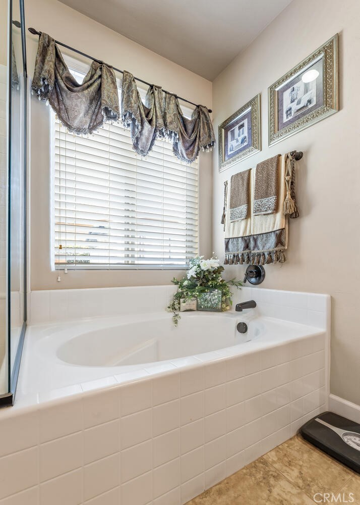 4014 E Harter Ct, Visalia, CA 93292