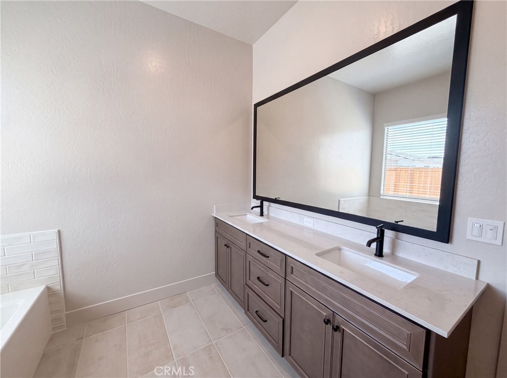 2262 N Marion, Clovis, CA 93619