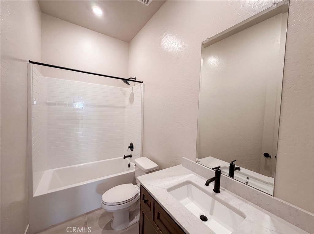 2262 N Marion, Clovis, CA 93619