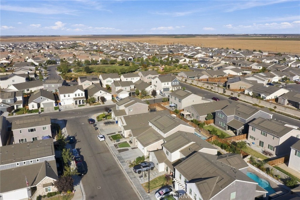 9410 Sweetgum Hill Ln, Shafter, CA 93263