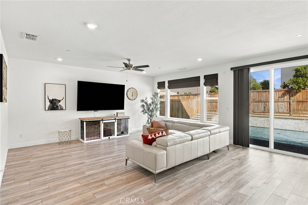 9410 Sweetgum Hill Ln, Shafter, CA 93263