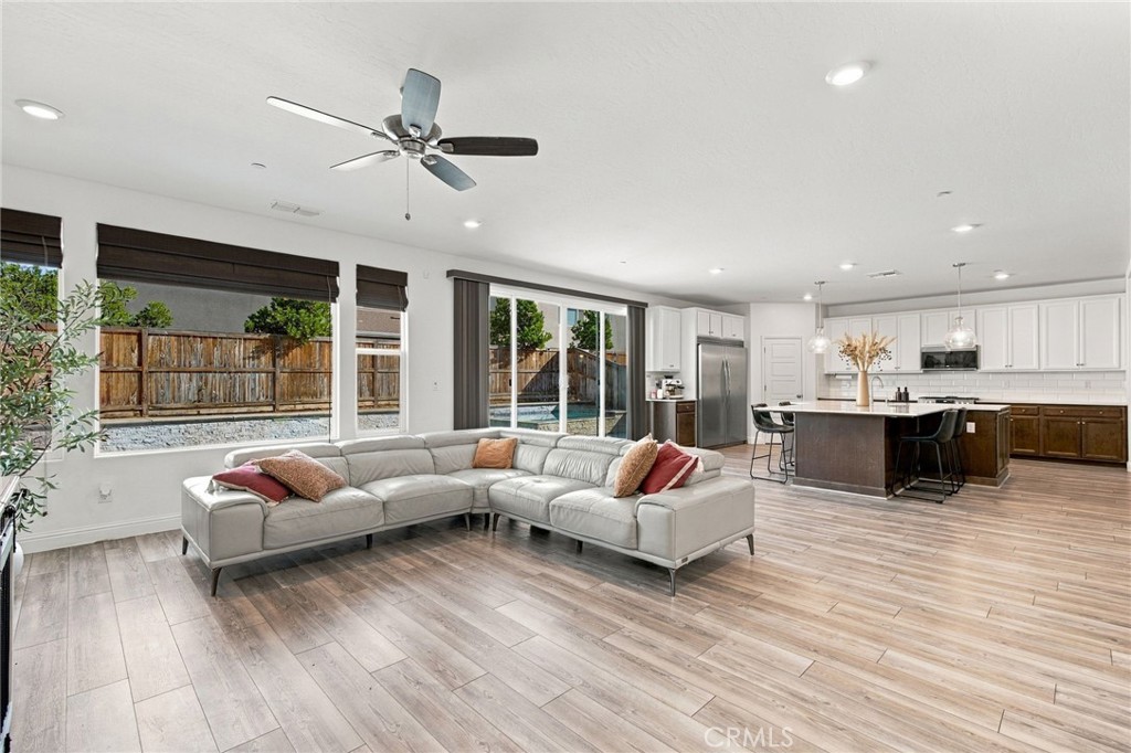 9410 Sweetgum Hill Ln, Shafter, CA 93263