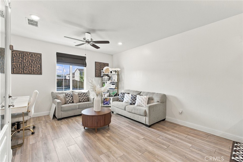9410 Sweetgum Hill Ln, Shafter, CA 93263