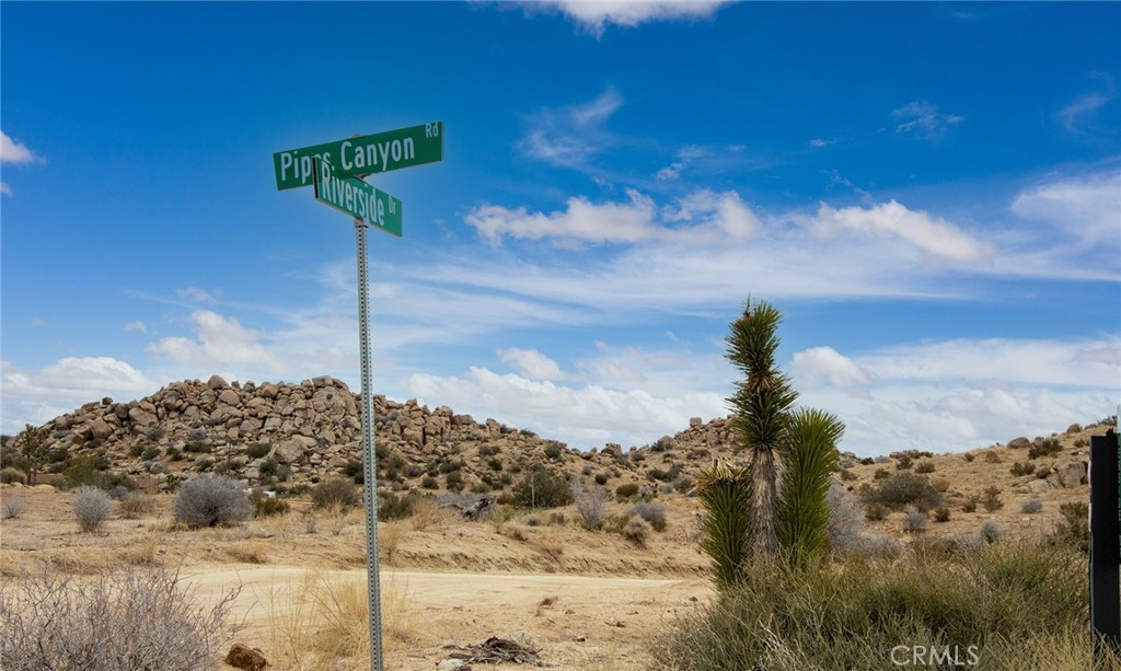 52500 Riverside Dr, Pioneertown, CA 92268
