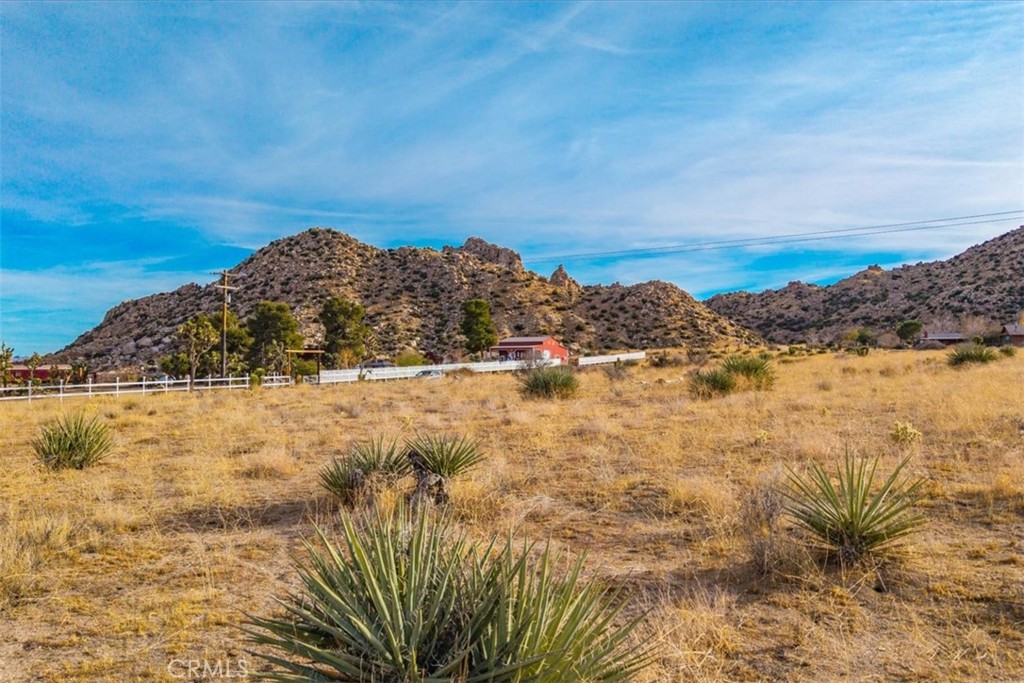 53670 Annie Oakley Rd, Pioneertown, CA 92268