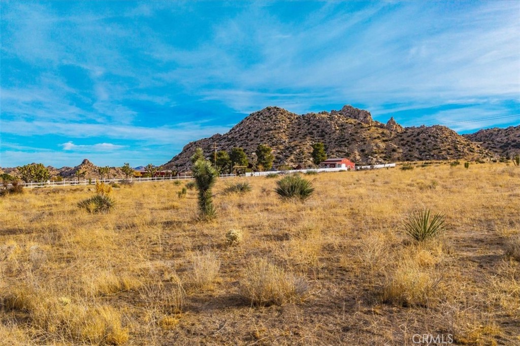 53670 Annie Oakley Rd, Pioneertown, CA 92268