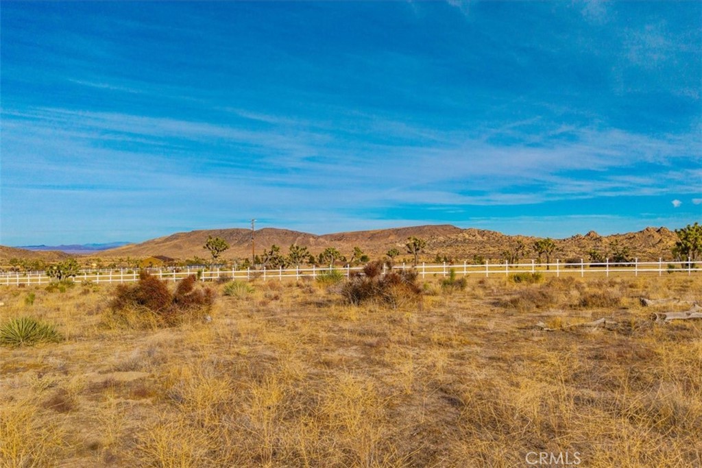 59 Curtis Rd, Pioneertown, CA 92268